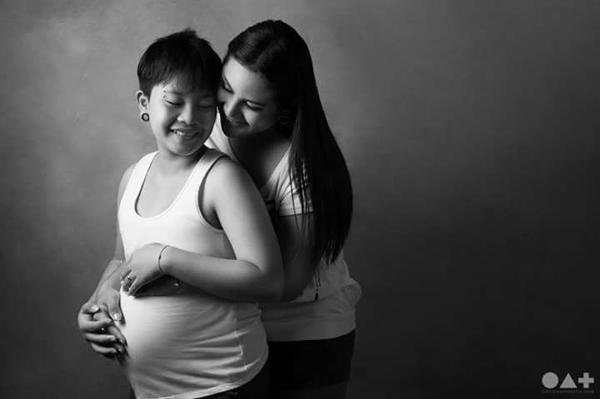 co-gai-dong-tinh-16-tuoi-sinh-con-cho-ban-gai-27-tuoi-bo-em-be-thuc-su-gay-soc