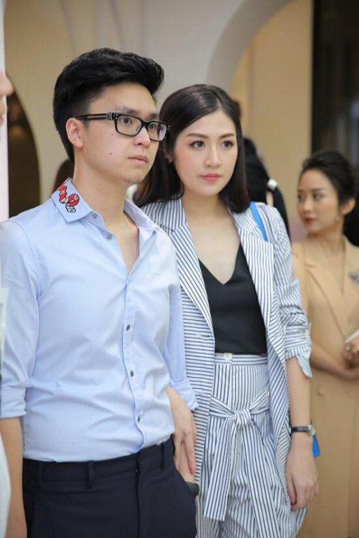 he-lo-hinh-anh-thiep-cuoi-cua-a-hau-duong-tu-anh-va-ong-xa