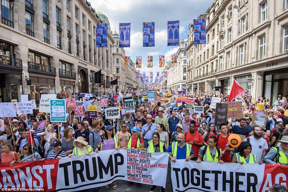 100000-nguoi-anh-xuong-duong-bieu-tinh-chong-tong-thong-my-donald-trump
