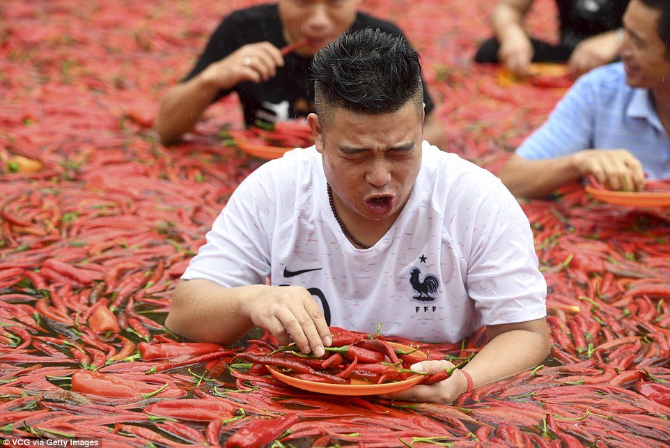 tai-trung-quoc-co-mot-cuoc-thi-ky-quac-trong-tiet-troi-40-do-mang-ten-an-ot