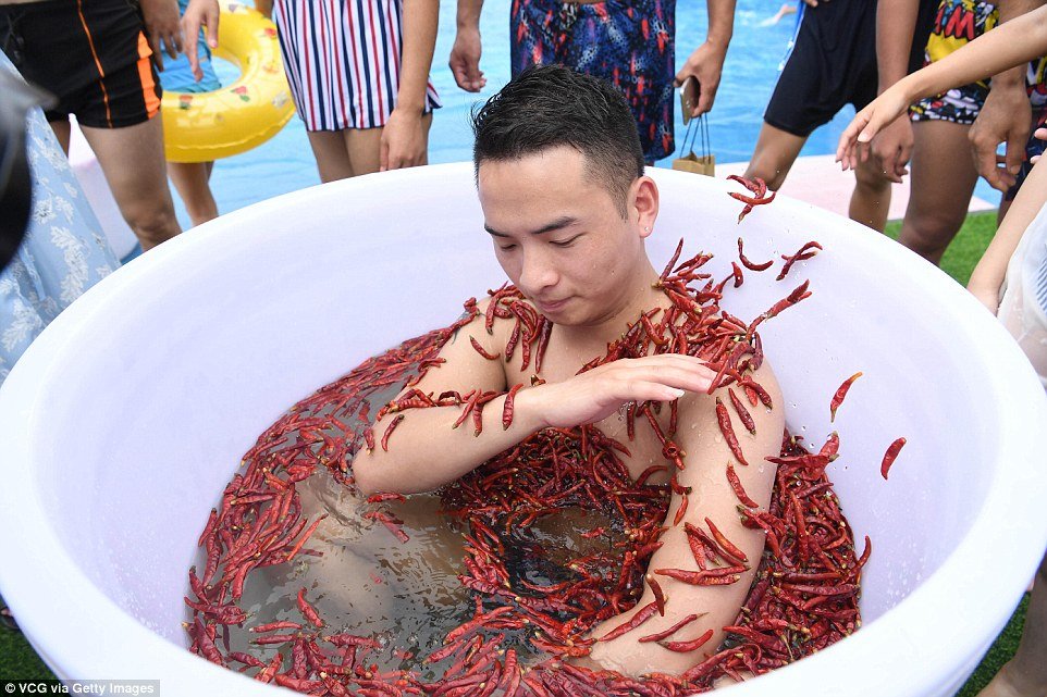 tai-trung-quoc-co-mot-cuoc-thi-ky-quac-trong-tiet-troi-40-do-mang-ten-an-ot