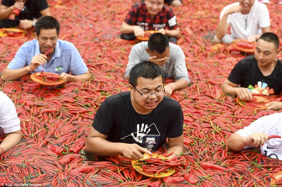 tai-trung-quoc-co-mot-cuoc-thi-ky-quac-trong-tiet-troi-40-do-mang-ten-an-ot