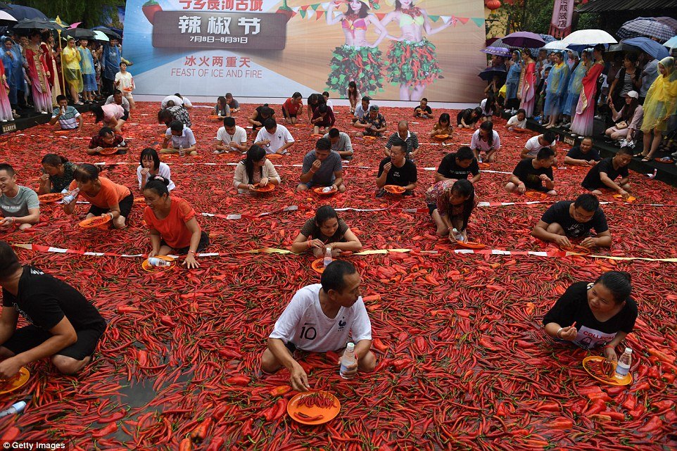 tai-trung-quoc-co-mot-cuoc-thi-ky-quac-trong-tiet-troi-40-do-mang-ten-an-ot