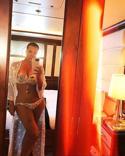 Những bức ảnh gợi cảm nhất của cô đào Khloe Kardashian trên Instagram