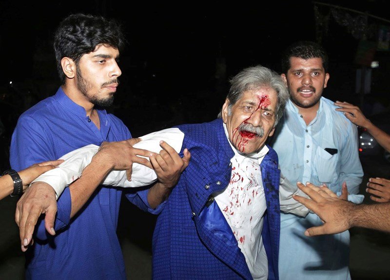 Đánh bom kinh hoàng ở Pakistan, 132 người chết