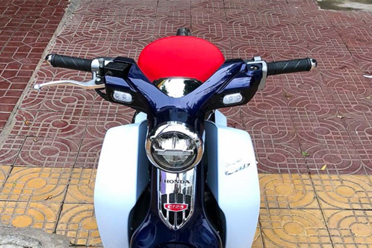 Honda Super Cub C125 bản đặc biệt giá chát về Việt Nam
