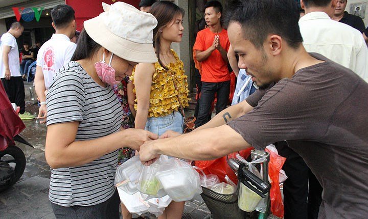 Quán cơm đặc biệt chỉ 2.000 đồng/suất giữa lòng Hà Nội
