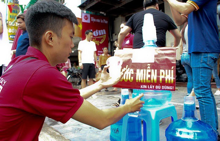 Quán cơm đặc biệt chỉ 2.000 đồng/suất giữa lòng Hà Nội