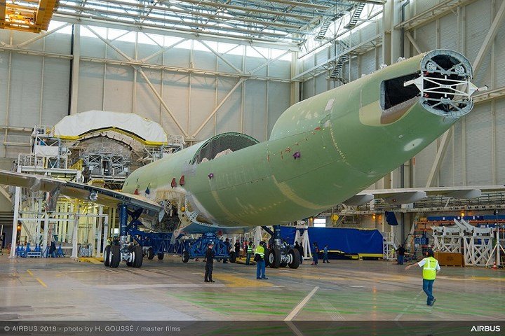 Airbus ra mắt máy bay cá voi trắng khổng lồ Beluga XL