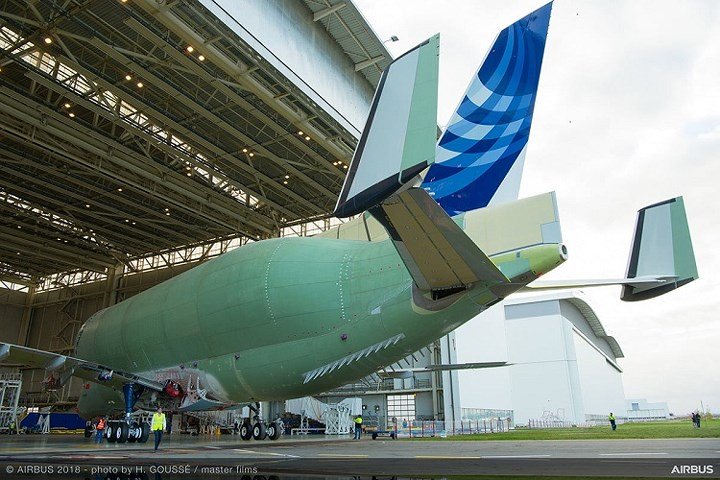 Airbus ra mắt máy bay cá voi trắng khổng lồ Beluga XL