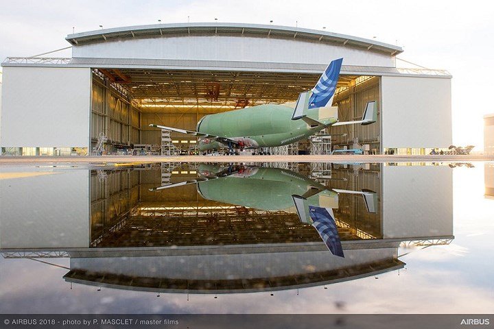 Airbus ra mắt máy bay cá voi trắng khổng lồ Beluga XL
