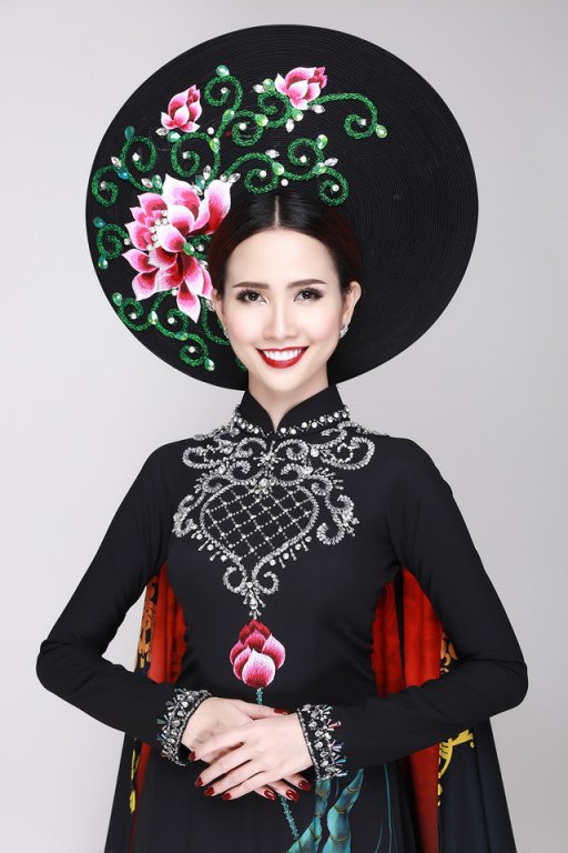 bi-che-qua-tuoi-thi-hoa-hau-phan-thi-mo-tung-anh-goi-cam-truoc-ngay-len-duong-tham-gia-hoa-hau-dai-su-du-lich-the-gioi-2018
