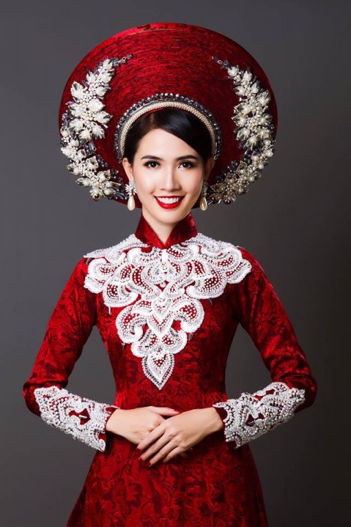 bi-che-qua-tuoi-thi-hoa-hau-phan-thi-mo-tung-anh-goi-cam-truoc-ngay-len-duong-tham-gia-hoa-hau-dai-su-du-lich-the-gioi-2018