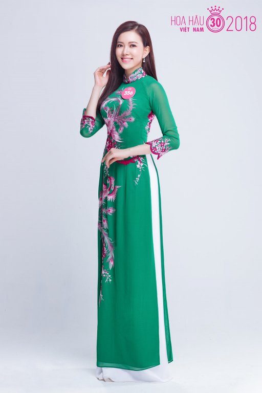 truoc-them-chung-khao-thi-sinh-hoa-hau-viet-nam-2018-phia-bac-dep-diu-dang-trong-ta-ao-dai