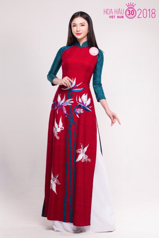 truoc-them-chung-khao-thi-sinh-hoa-hau-viet-nam-2018-phia-bac-dep-diu-dang-trong-ta-ao-dai