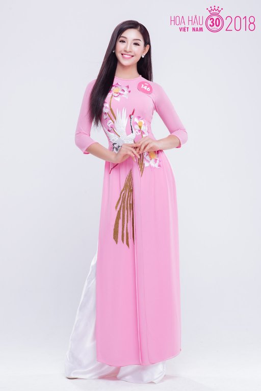 truoc-them-chung-khao-thi-sinh-hoa-hau-viet-nam-2018-phia-bac-dep-diu-dang-trong-ta-ao-dai