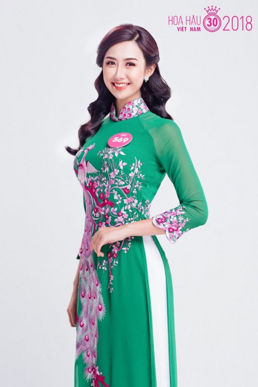 truoc-them-chung-khao-thi-sinh-hoa-hau-viet-nam-2018-phia-bac-dep-diu-dang-trong-ta-ao-dai