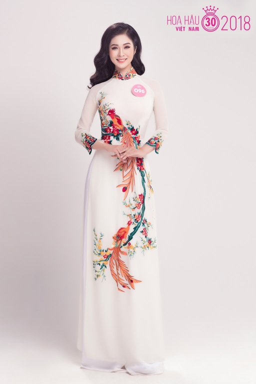 truoc-them-chung-khao-thi-sinh-hoa-hau-viet-nam-2018-phia-bac-dep-diu-dang-trong-ta-ao-dai