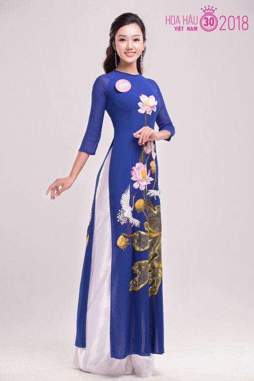 truoc-them-chung-khao-thi-sinh-hoa-hau-viet-nam-2018-phia-bac-dep-diu-dang-trong-ta-ao-dai