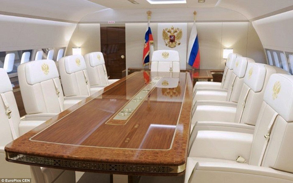 can-canh-noi-that-ma-vang-tren-chuyen-co-cua-ton-thong-nga-putin