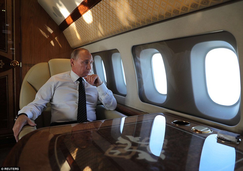 can-canh-noi-that-ma-vang-tren-chuyen-co-cua-ton-thong-nga-putin