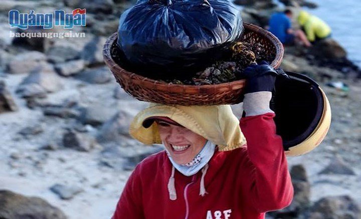 Ảnh: Săn hàu son thu tiền triệu mỗi ngày