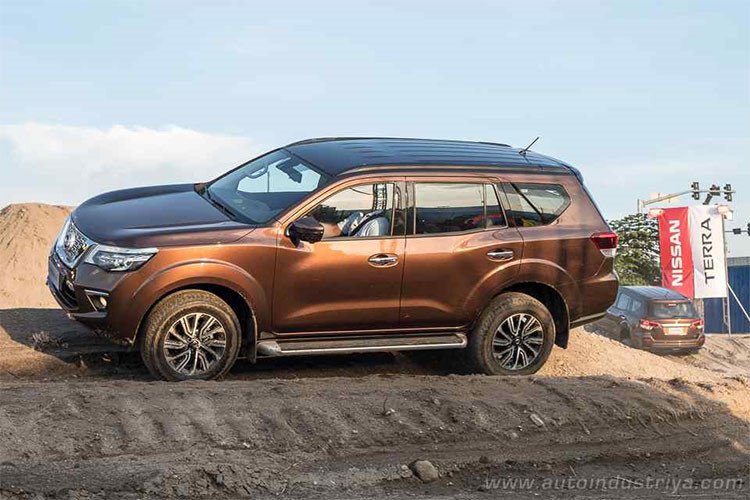 Nissan Terra mới chốt giá khoảng 1,1 tỷ tại Việt Nam