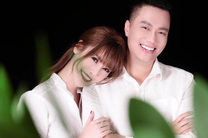 sau-nghi-an-dan-dung-scandal-tinh-cam-que-van-cong-khai-hinh-anh-than-mat-voi-viet-anh