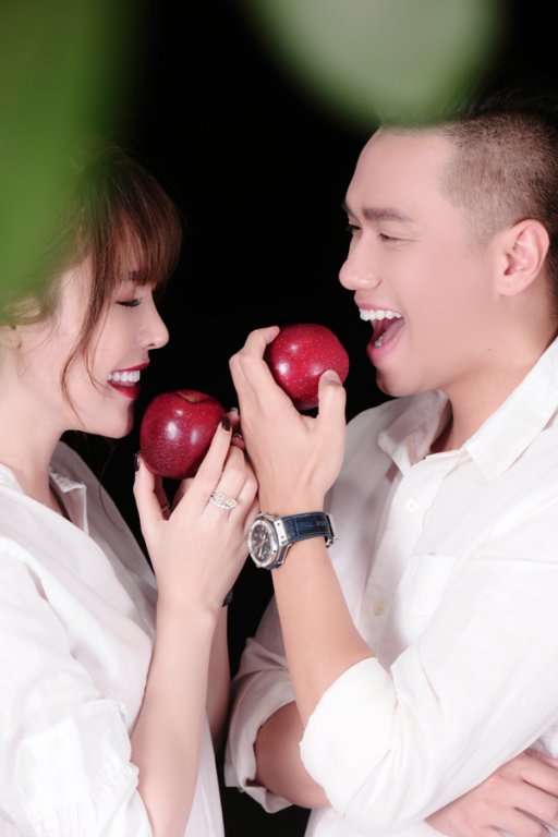 sau-nghi-an-dan-dung-scandal-tinh-cam-que-van-cong-khai-hinh-anh-than-mat-voi-viet-anh
