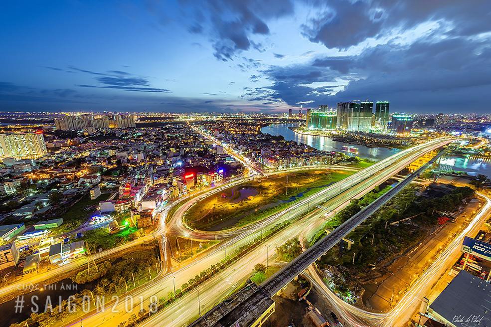 Khoảnh khắc rực rỡ núi non, đô thị, biển cả Việt Nam