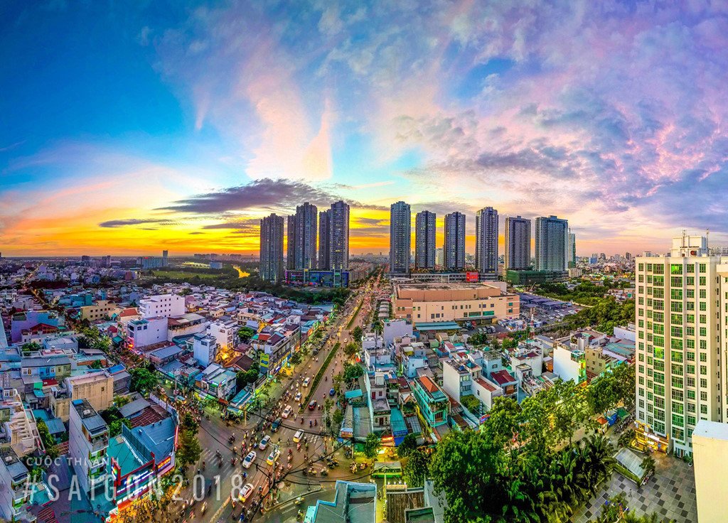 Khoảnh khắc rực rỡ núi non, đô thị, biển cả Việt Nam