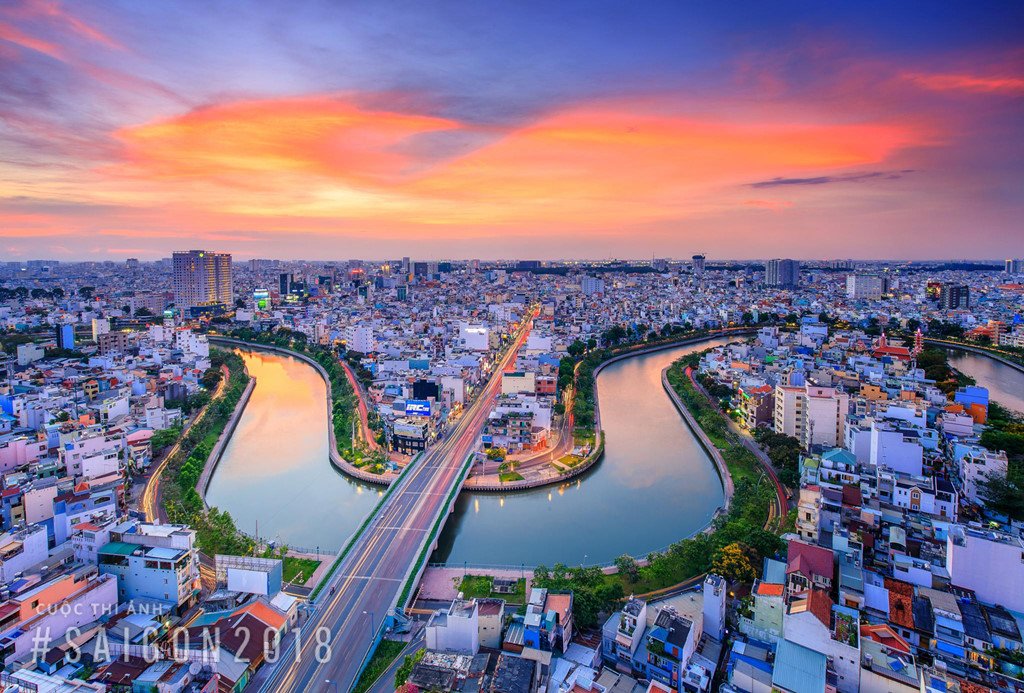 Khoảnh khắc rực rỡ núi non, đô thị, biển cả Việt Nam