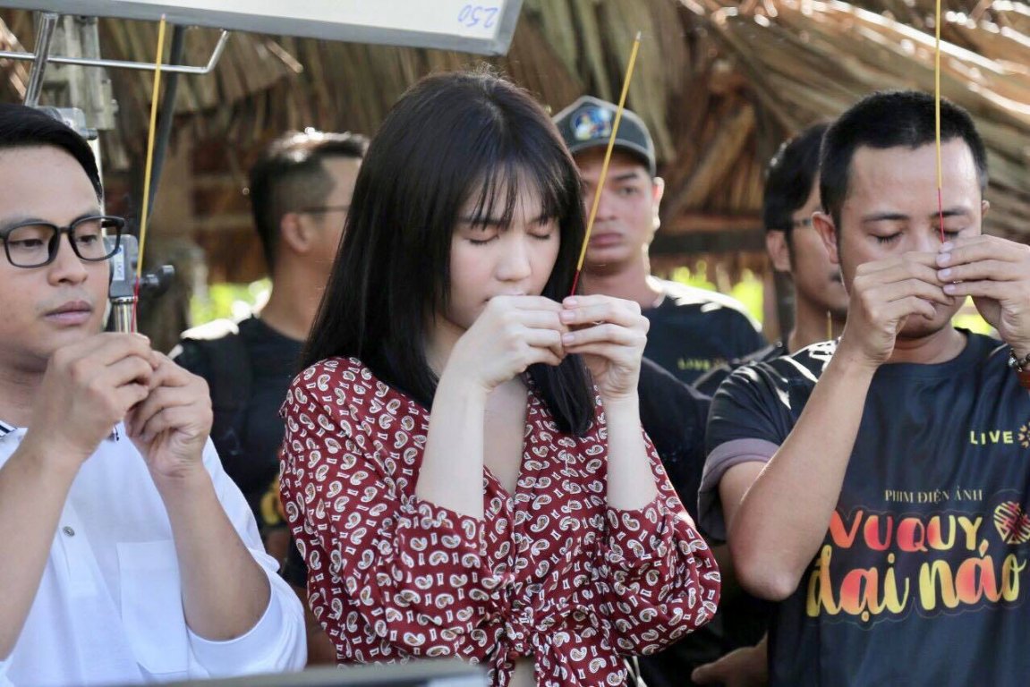 2-nam-sau-vong-eo-56-ngoc-trinh-bat-ngo-tro-lai-man-anh-rong-voi-vu-quy-dai-nao