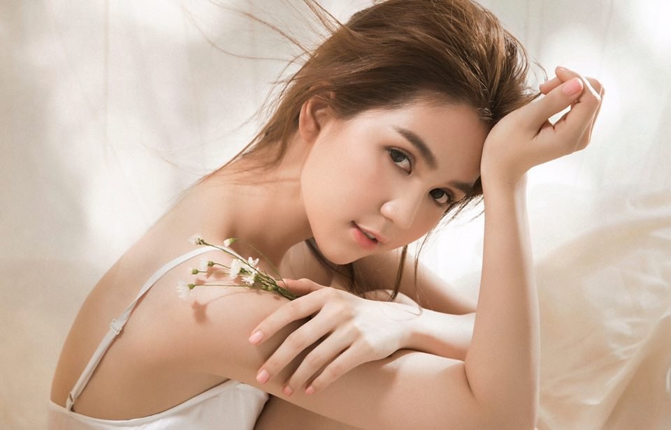 2-nam-sau-vong-eo-56-ngoc-trinh-bat-ngo-tro-lai-man-anh-rong-voi-vu-quy-dai-nao