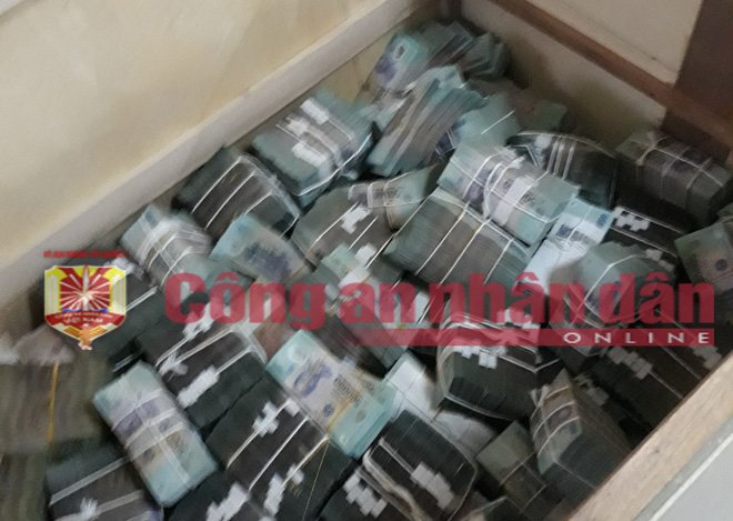 Cận cảnh 