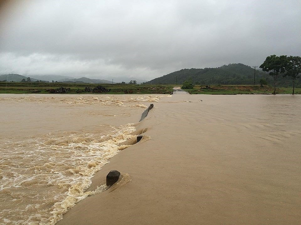 chum-anh-suc-tan-pha-khung-khiep-cua-bao-so-3-tai-mien-trung-va-bac-bo