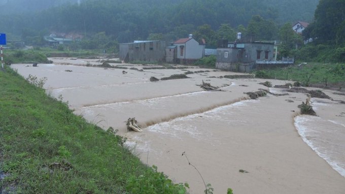 chum-anh-suc-tan-pha-khung-khiep-cua-bao-so-3-tai-mien-trung-va-bac-bo
