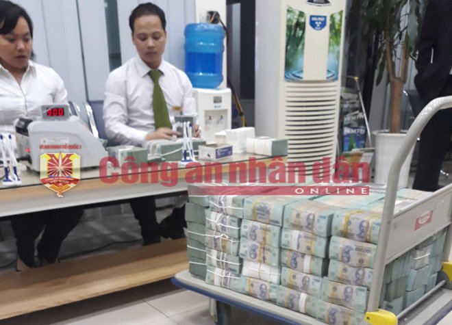 Cận cảnh 