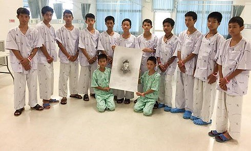 tat ca cac thanh vien doi bong thai lan duoc tro ve nha hinh 1