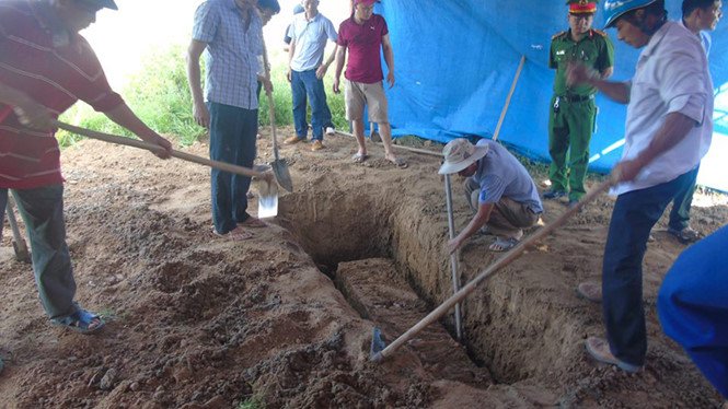 ky-1-nhung-dieu-bat-thuong-qua-viec-khai-quat-ngoi-mo-nu-ke-toan-sau-6-nam-chon-cat