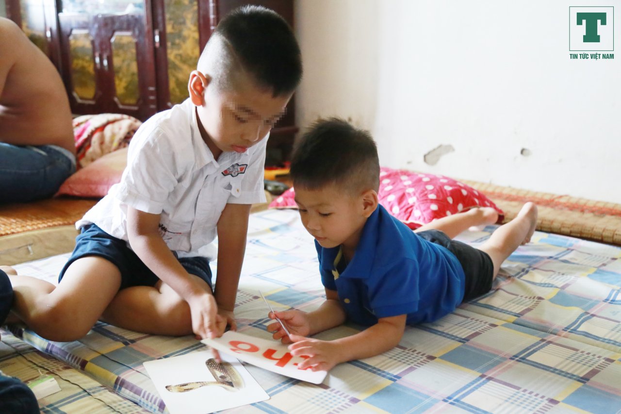 vu-trao-nham-con-o-bvdk-ba-vi-nhung-hinh-anh-dau-tien-sau-khi-hai-gia-dinh-nhan-lai-con