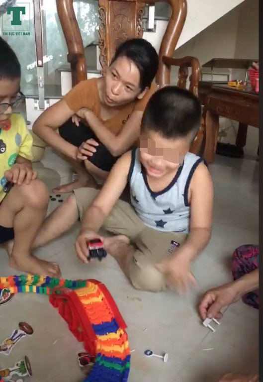 vu-trao-nham-con-o-bvdk-ba-vi-nhung-hinh-anh-dau-tien-sau-khi-hai-gia-dinh-nhan-lai-con