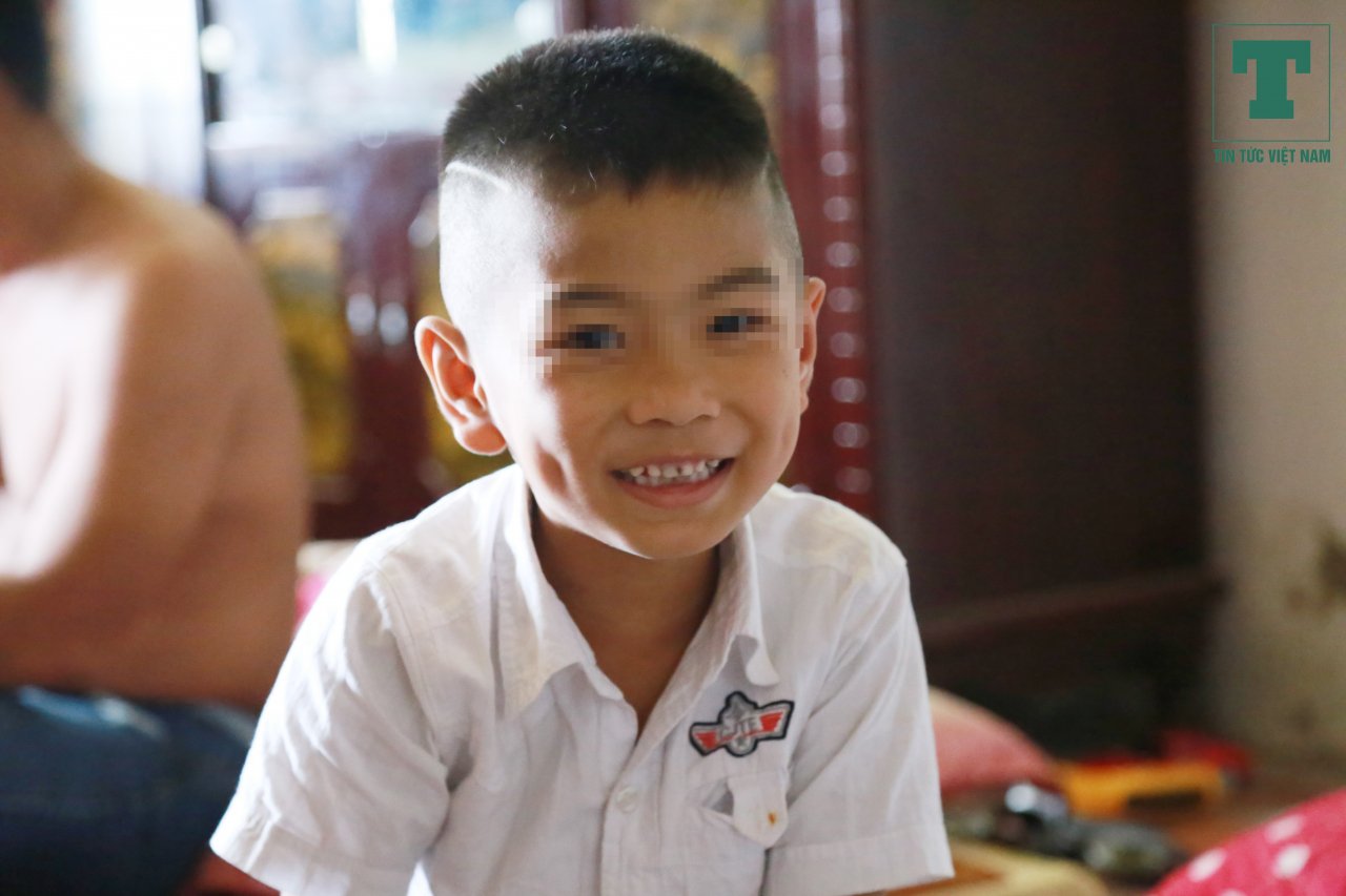 vu-trao-nham-con-o-bvdk-ba-vi-nhung-hinh-anh-dau-tien-sau-khi-hai-gia-dinh-nhan-lai-con