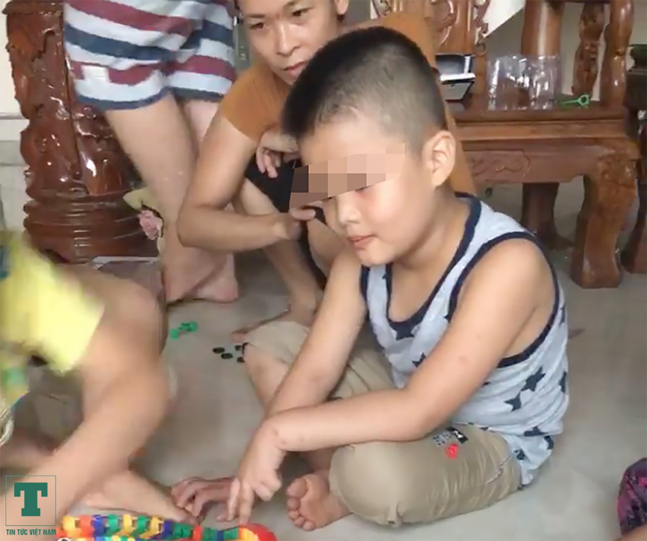 vu-trao-nham-con-o-bvdk-ba-vi-nhung-hinh-anh-dau-tien-sau-khi-hai-gia-dinh-nhan-lai-con