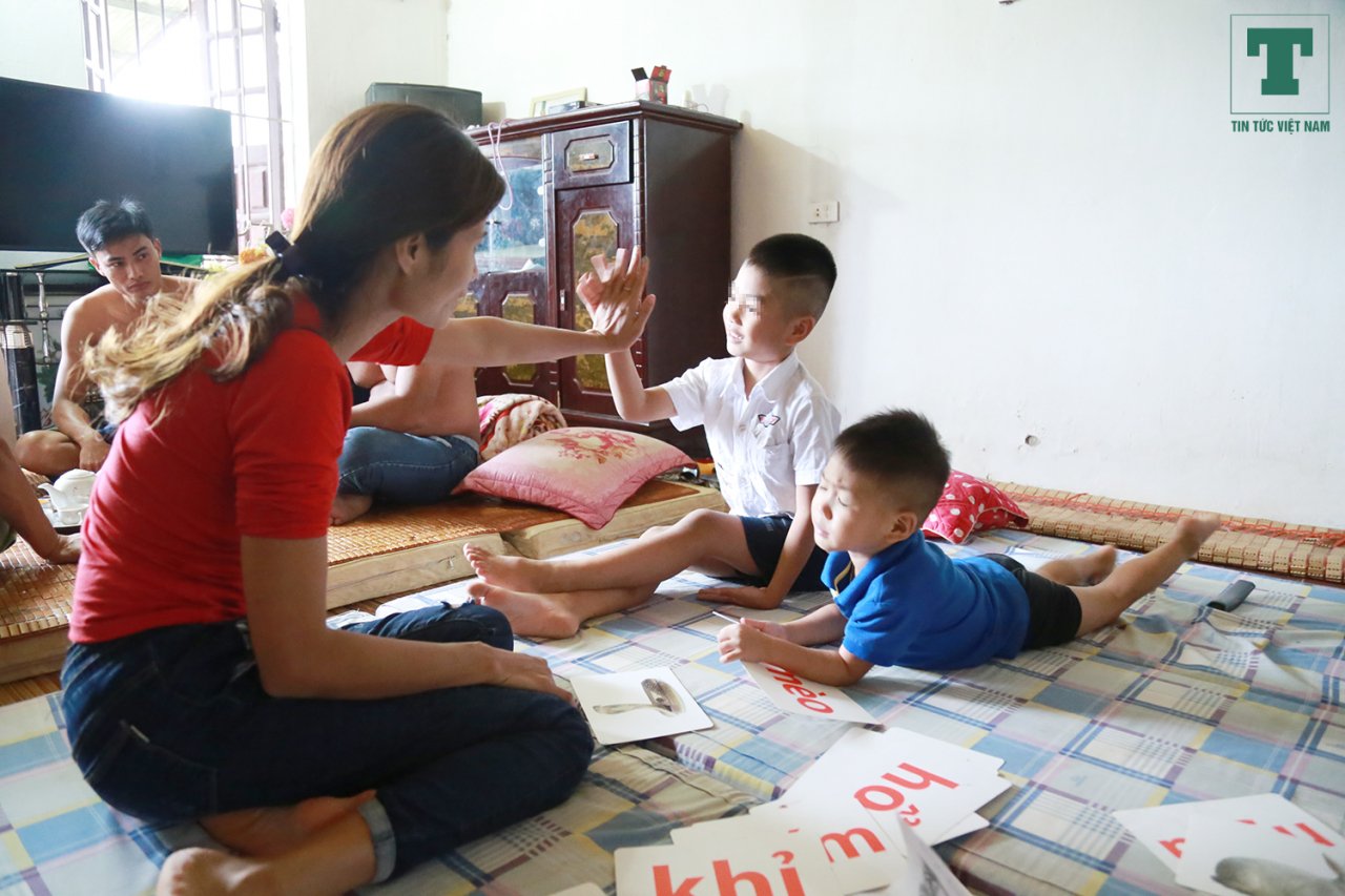 vu-trao-nham-con-o-bvdk-ba-vi-nhung-hinh-anh-dau-tien-sau-khi-hai-gia-dinh-nhan-lai-con