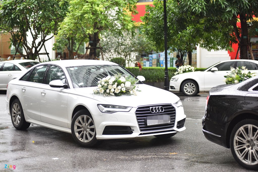 Dàn xe sang trong lễ cưới Á hậu Tú Anh