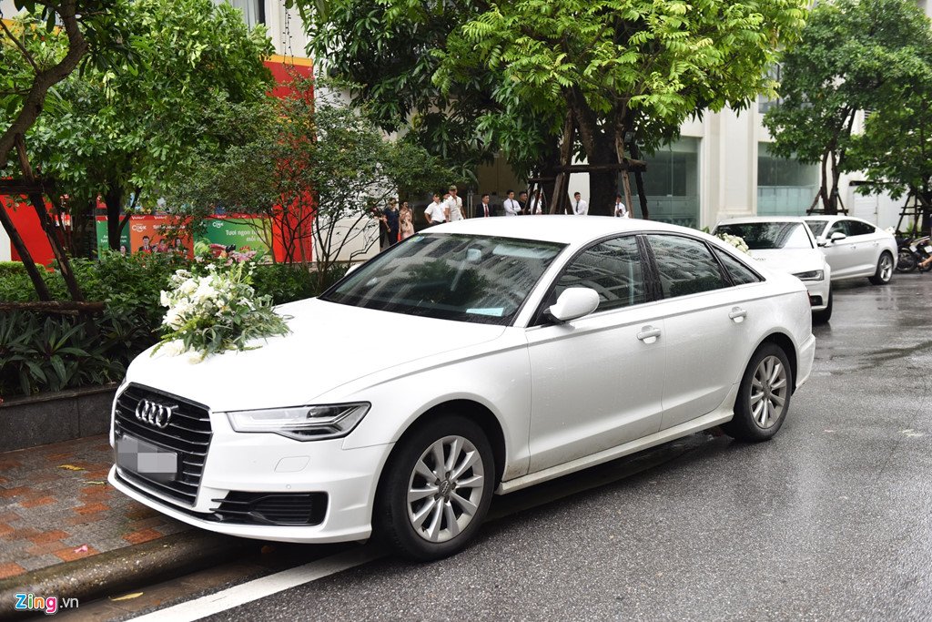 Dàn xe sang trong lễ cưới Á hậu Tú Anh