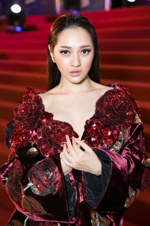 bao-anh-lan-dau-tro-thanh-hlv-khi-chinh-thuc-ngoi-ghe-nong-giong-hat-viet-nhi-2018