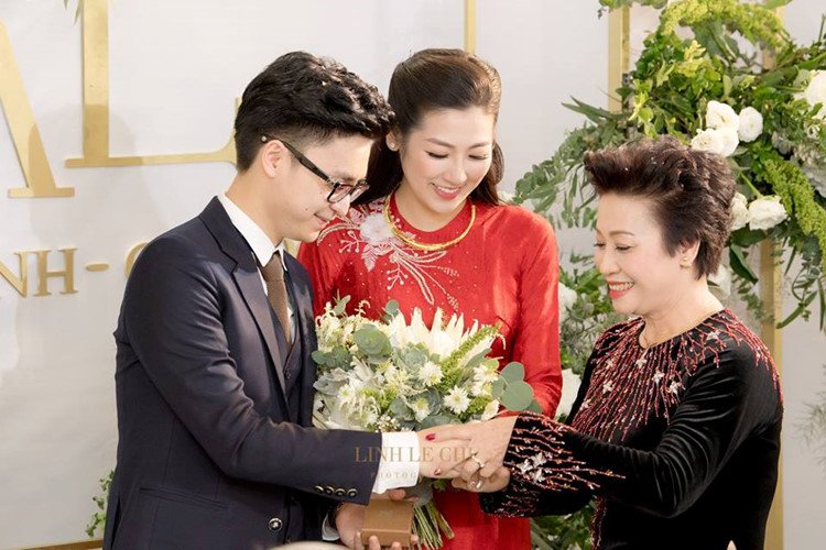 nhung-khoanh-khac-dep-nhu-mo-trong-dam-cuoi-a-hau-tu-anh
