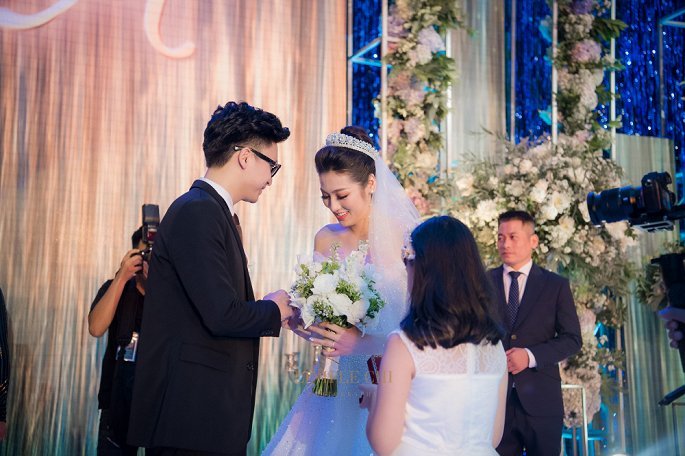 nhung-khoanh-khac-dep-nhu-mo-trong-dam-cuoi-a-hau-tu-anh
